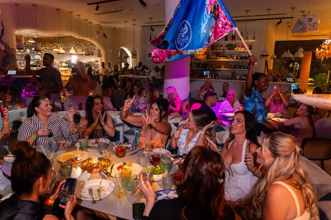 Gallery_Mamma-Mia-Dinner-Party_Sep25-31-min